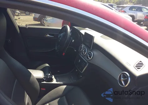 2015 Mercedes-Benz Cla 250 4Matic z USA, uszkodzony, nr VIN WDDSJ4GB3FN214230